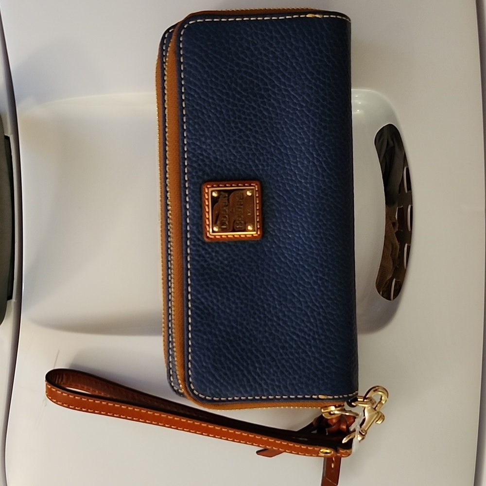 Dooney & Bourke Pebble Grain Double Zip Wallet In Ocean